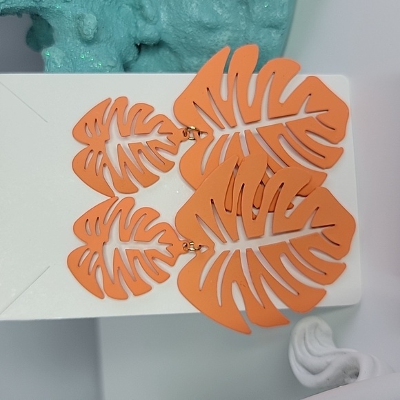 Bright, Bohemian, Hollow Leaf Earrings - Picture 4 of 8